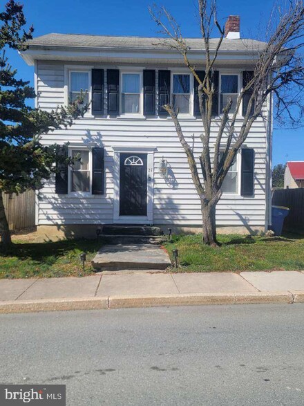 27 W Maple St, Wrightsville, PA 17368
