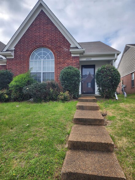 6869 Century Oaks Dr, Cordova, TN 38018
