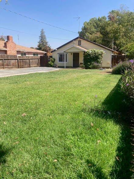 1526 S Central St, Visalia, CA 93277