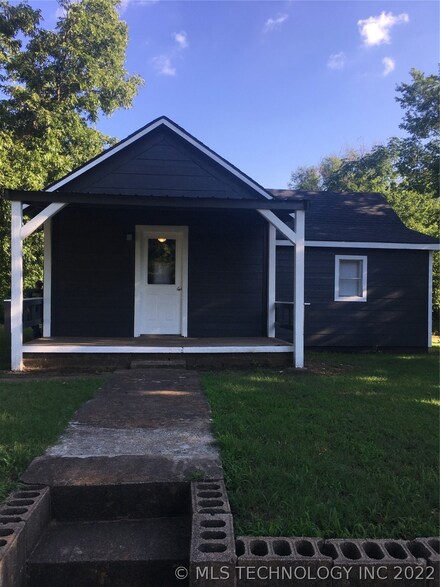 1237 E Maple St, Cushing, OK 74023