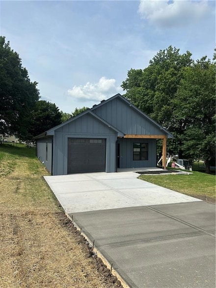 807 W Pleasant St, Odessa, MO 64076