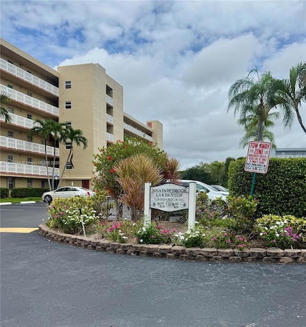401 SE 3rd St Unit 405, Dania, FL 33004