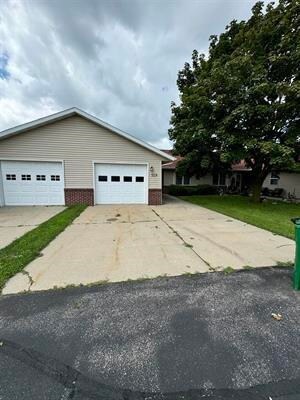 542 Lemon Arbor Dr, Evansville, WI 53536