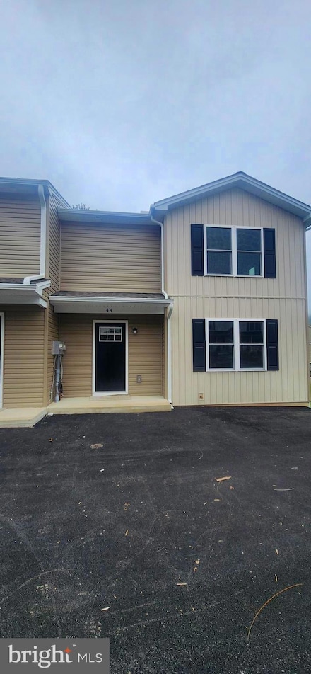 44 Petersburg Ln, Duncannon, PA 17020