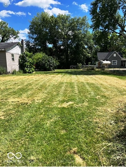 810 W 16th St, Muncie, IN 47302