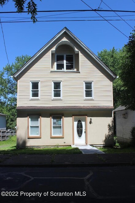 822 W Market St, Scranton, PA 18508