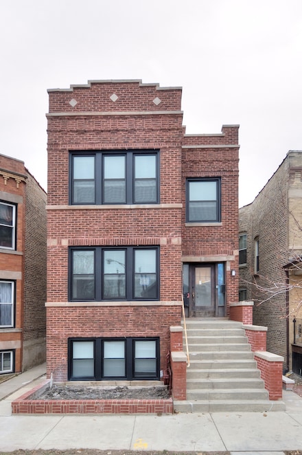 3015 W Wellington Ave, Chicago, IL 60618
