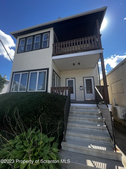 466 E Drinker St, Dunmore, PA 18512