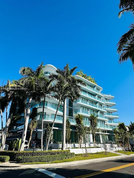 9901 W Bay Harbor Dr Unit 303, Bay Harbor Islands, FL 33154