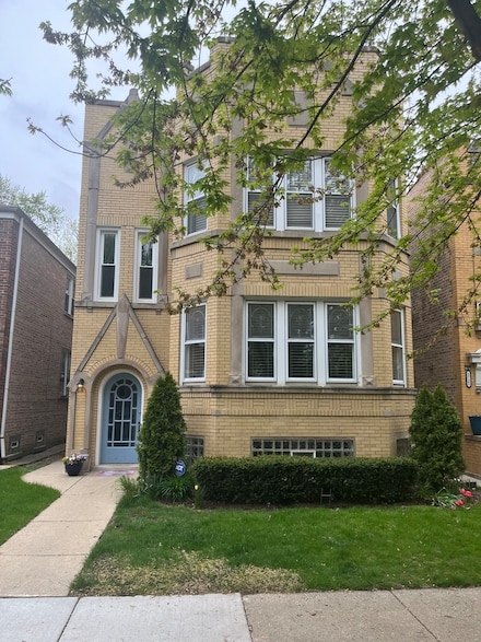 5718 N Richmond St Unit 2, Chicago, IL 60659