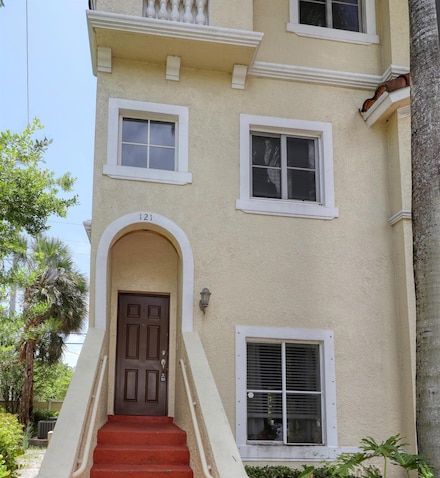 121 Bayfront Dr, Boynton Beach, FL 33435