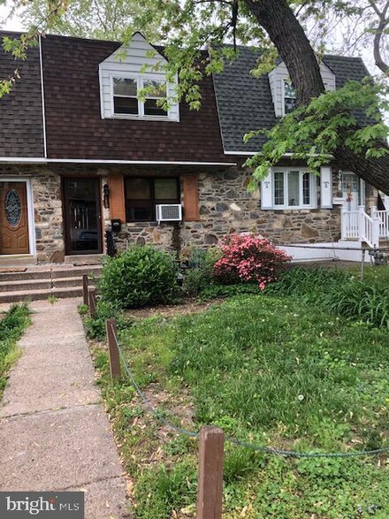815 Windsor Cir, Folcroft, PA 19032