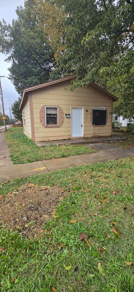 1301 N Rogers Ave, Springfield, MO 65802