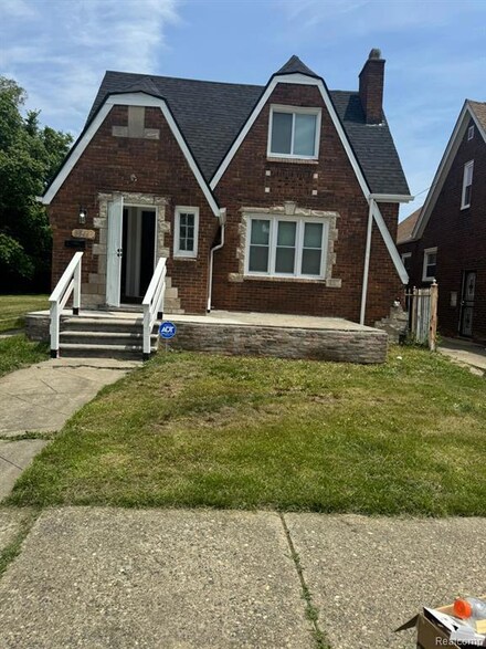 9544 Winthrop St, Detroit, MI 48227