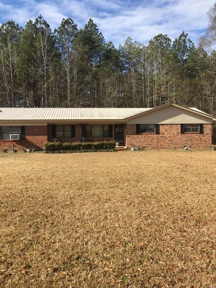 3741 Broad St, Lisman, AL 36912