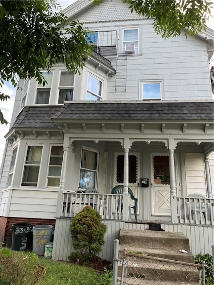 35 Appleton Ave, Pawtucket, RI 02860