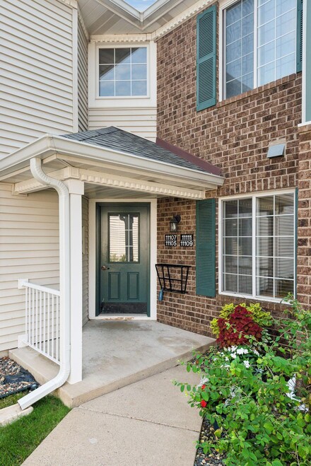 11109 Oregon Cir, Bloomington, MN 55438