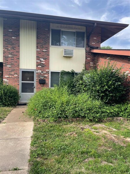 7404 Hazelcrest Dr, Hazelwood, MO 63042