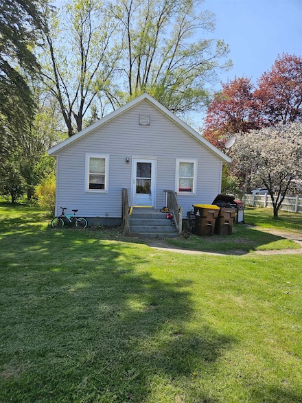 112 Euclid St, Saint Louis, MI 48880