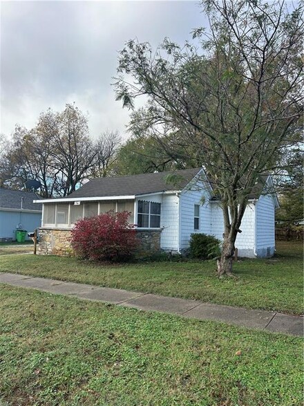 714 S Pecan St, Ottawa, KS 66067