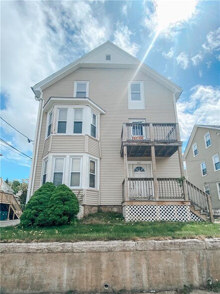 247 Willow St, Woonsocket, RI 02895