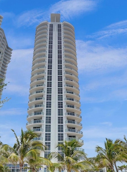 18683 Collins Ave Unit 1404, Sunny Isles Beach, FL 33160