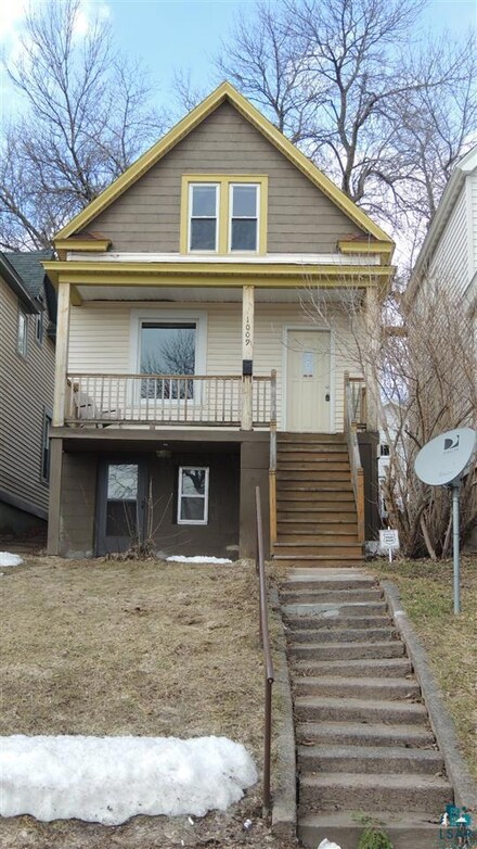 1009 E 7th St, Duluth, MN 55805
