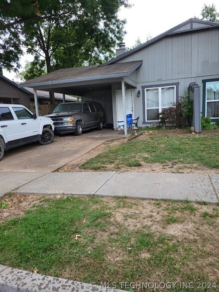 11006 E 16th St, Tulsa, OK 74128