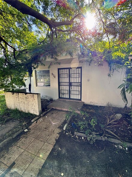 975 SW 89th Ave Unit A, Miami, FL 33174