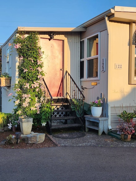 19605 River Rd Unit 122, Gladstone, OR 97027