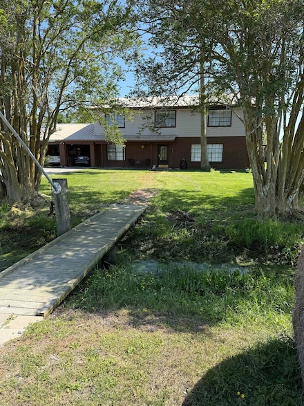 38 Magnolia St, Raceland, LA 70394