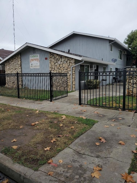 137 W 19th St, Merced, CA 95340
