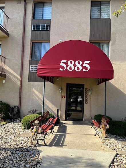 5885 Beechcroft Rd Unit 104, Columbus, OH 43229