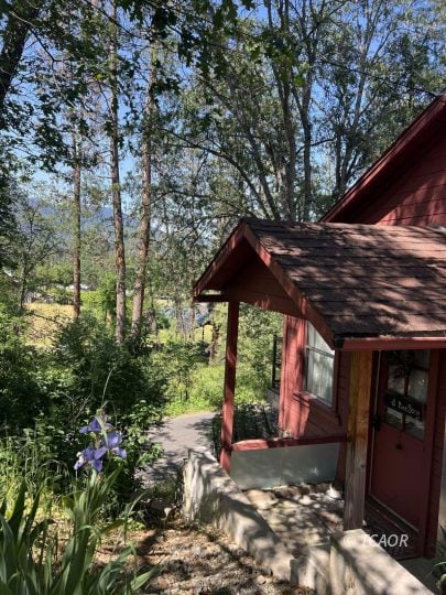 41 Pine Song Ln, Weaverville, CA 96093