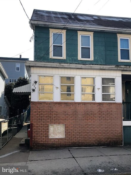 228 E Ridge St, Lansford, PA 18232