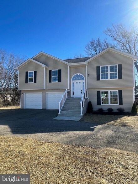 184 Military Ave, Bunker Hill, WV 25413