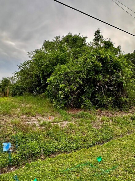 181 SE Whitmore Dr, Port St. Lucie, FL 34984
