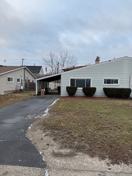 106 W Valley View Dr, Lakemoor, IL 60051