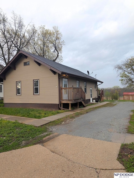230 N Cottonwood Ave, Clatonia, NE 68328