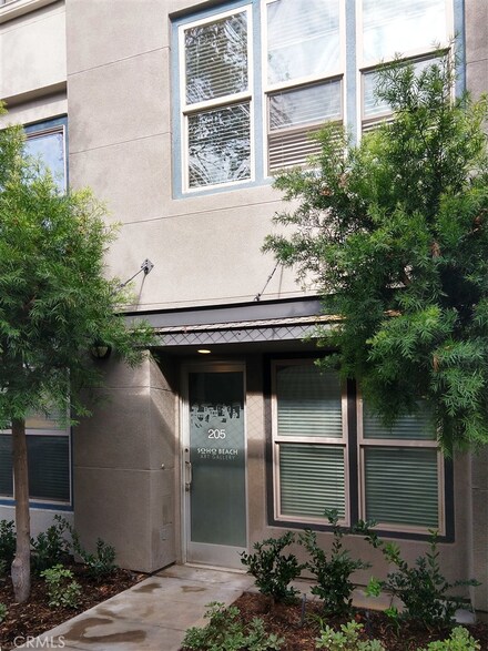 205 N Bush St, Santa Ana, CA 92701