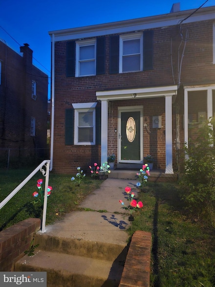 9 47th St SE, Washington, DC 20019