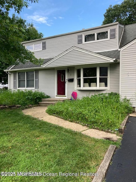 2 Lloyd Place, Oakhurst, NJ 07755