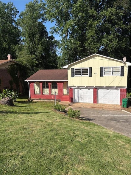 801 Needle Rock Dr, Stone Mountain, GA 30083
