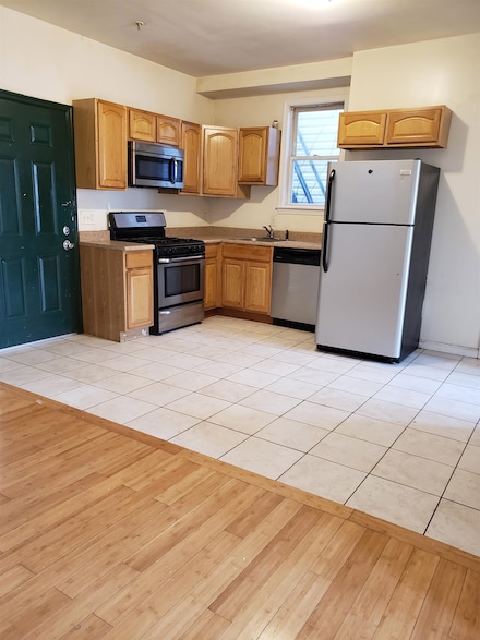385 Avenue C Unit 3, Bayonne, NJ 07002