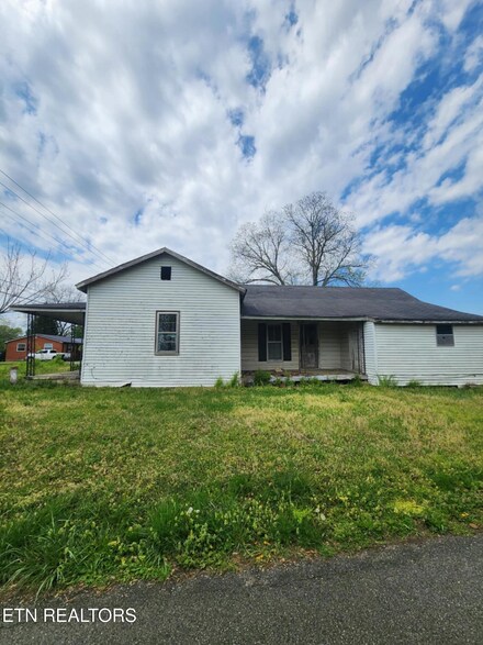 1212 Broad St, Sweetwater, TN 37874