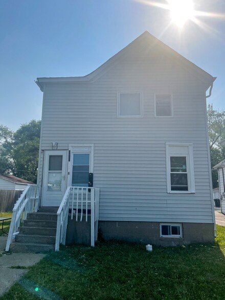 1827 Hervey Ave, North Chicago, IL 60064