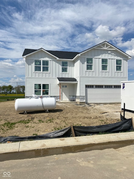 7172 Finley Creek Dr, Whitestown, IN 46075
