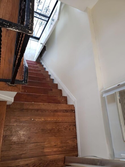 255-17 Francis Lewis Blvd Unit 2nd Fl, Rosedale, NY 11422