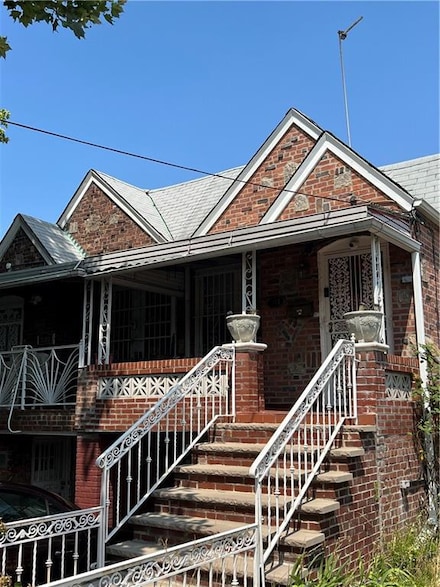 541 E 54th St, Brooklyn, NY 11203