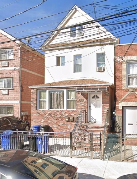 107-32 156th St, Jamaica, NY 11433